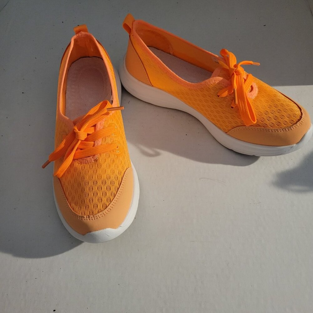 CASUAL WOMAN'S SHOES SZ 8